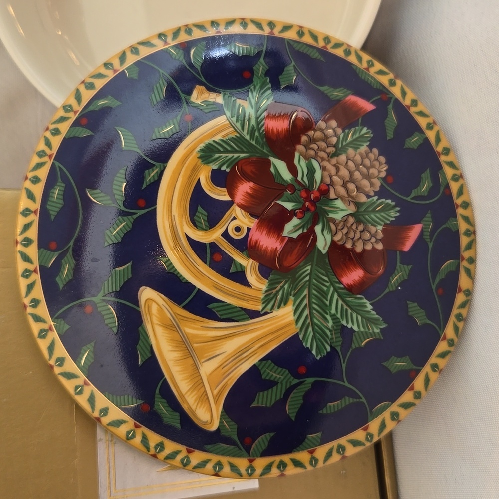 Mikasa "Holiday Music" covered trinket box